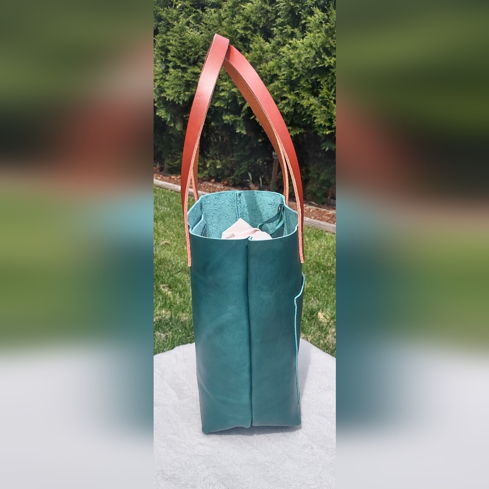 Portland Leather Caribbean Medium Classic Tote with Tan Handles - Picture 4 of 12